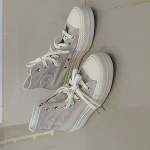 NIB CONVERSE platform high tops